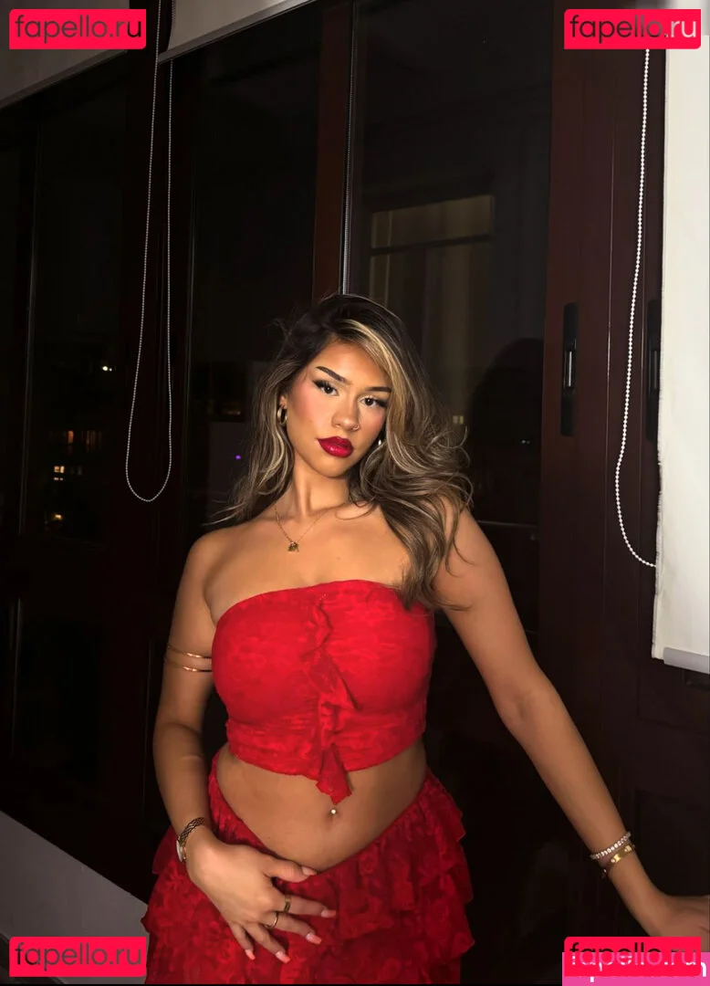 Almira Azemi Onlyfans Photo Gallery 