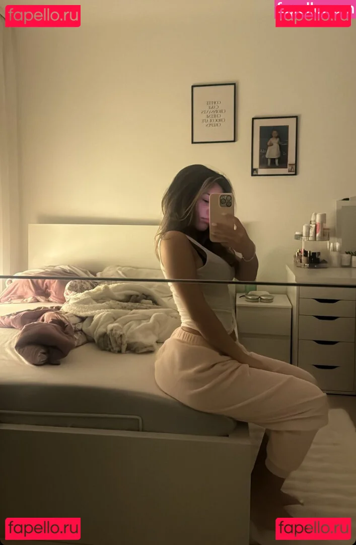 Almira Azemi Onlyfans Photo Gallery 