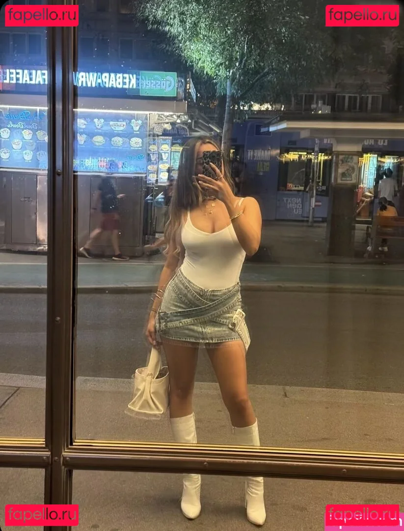 Almira Azemi Onlyfans Photo Gallery 