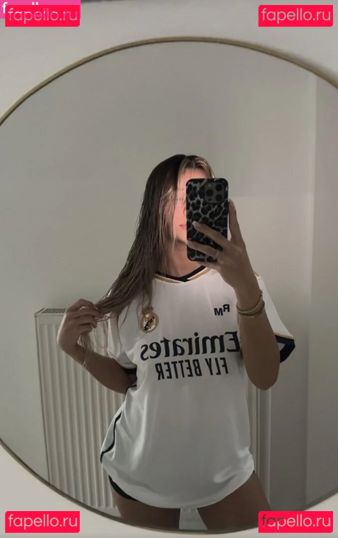 Almira Azemi Onlyfans Photo Gallery 