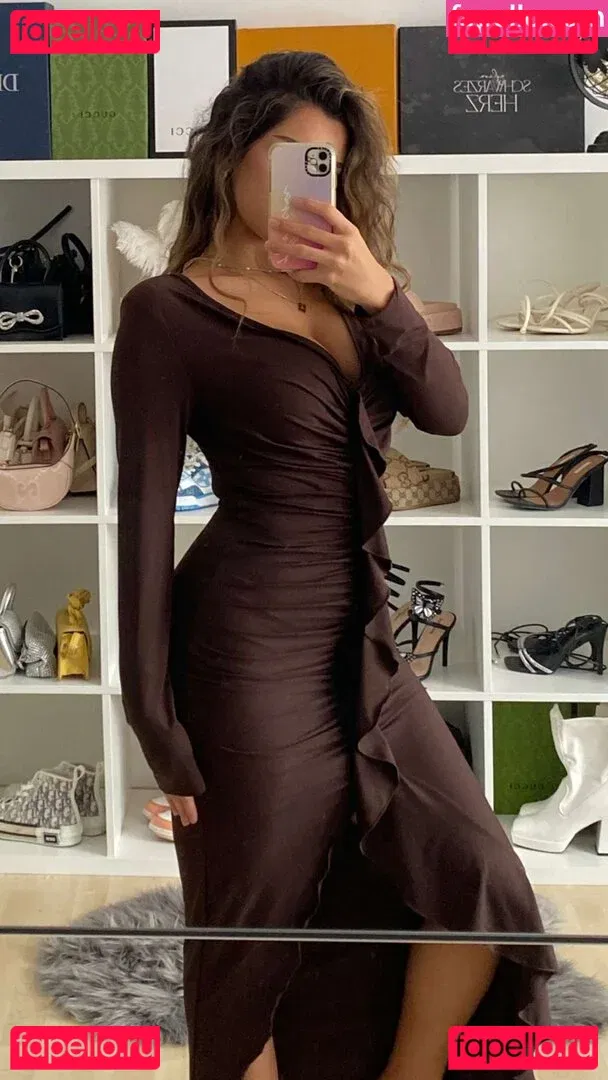 Almira Azemi Onlyfans Photo Gallery 