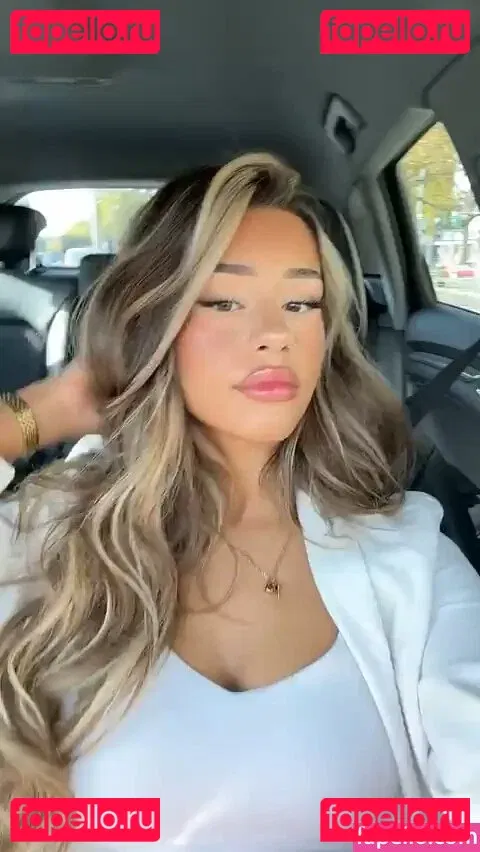 Almira Azemi Onlyfans Photo Gallery 