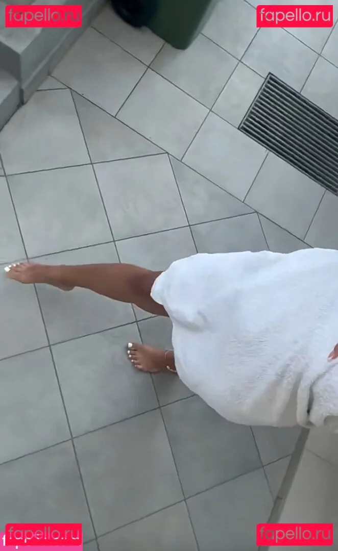 Almira Azemi Onlyfans Photo Gallery 