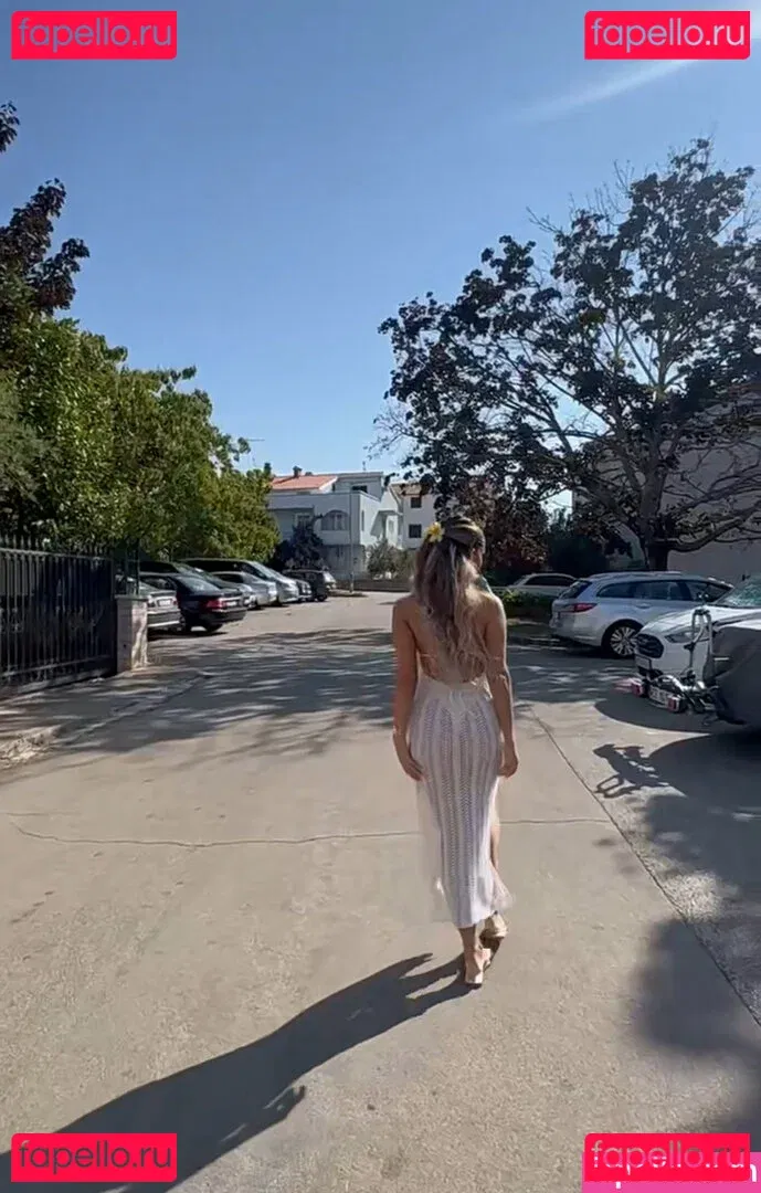 Almira Azemi Onlyfans Photo Gallery 