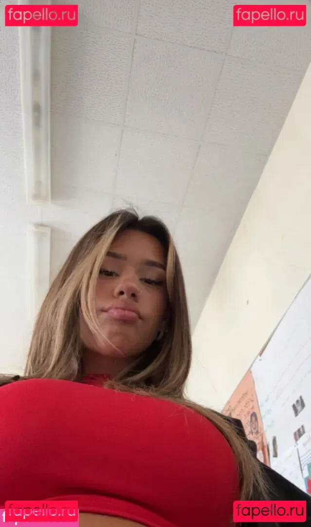 Almira Azemi Onlyfans Photo Gallery 