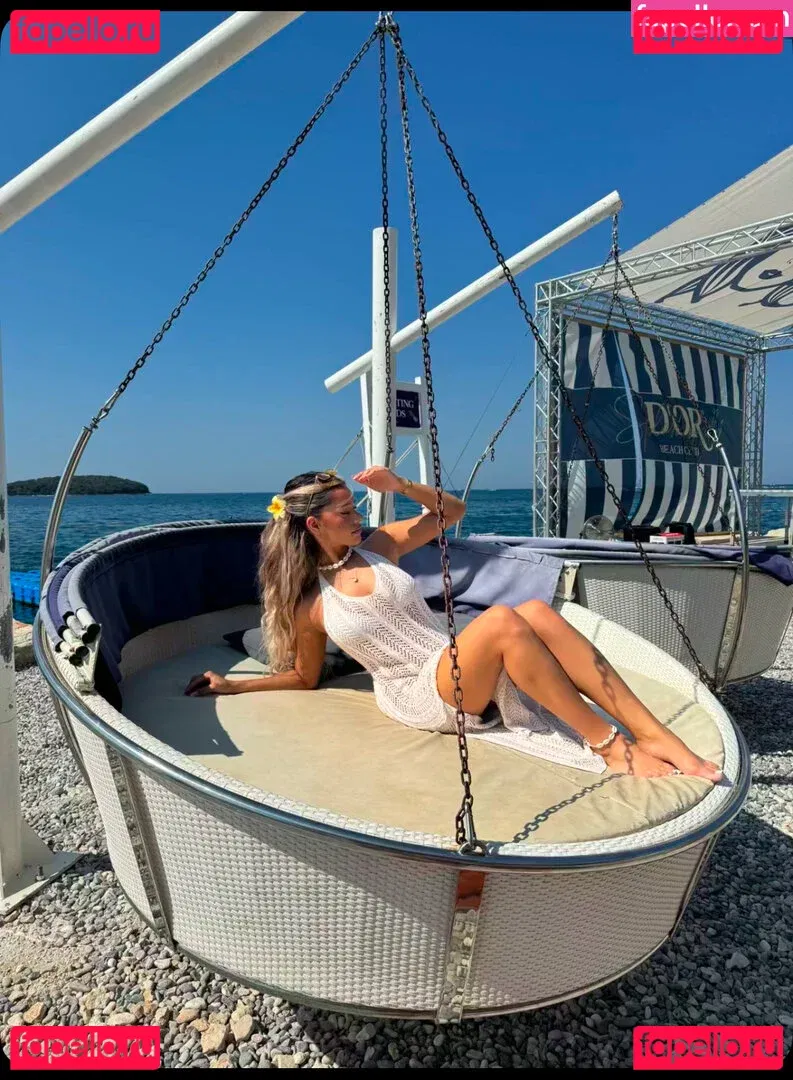 Almira Azemi Onlyfans Photo Gallery 