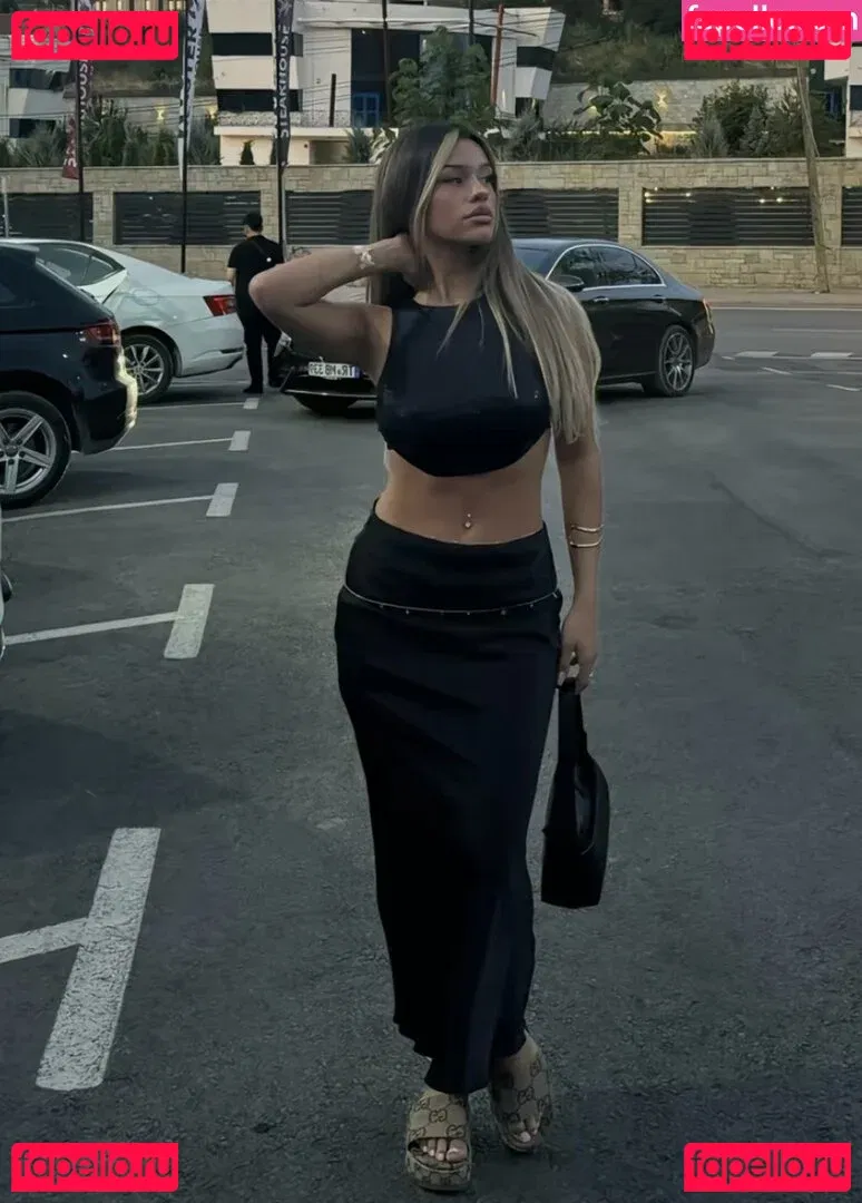 Almira Azemi Onlyfans Photo Gallery 