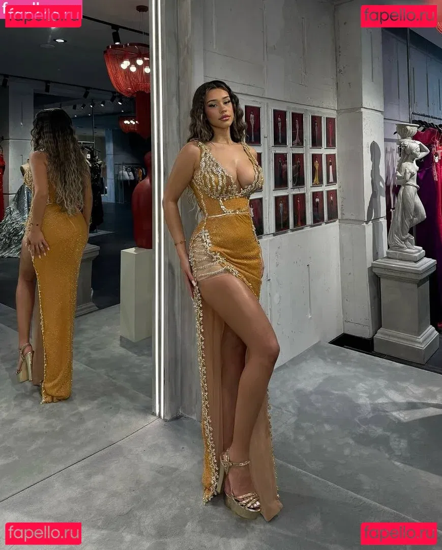 Almira Azemi Onlyfans Photo Gallery 