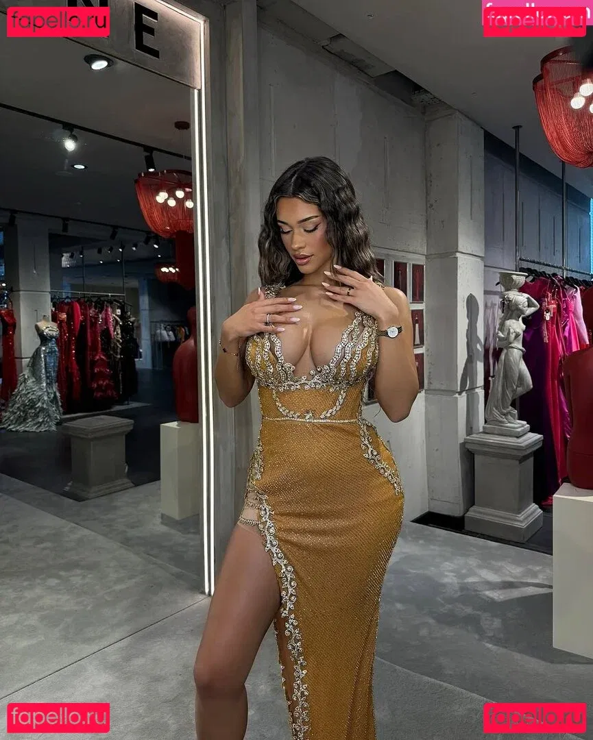 Almira Azemi Onlyfans Photo Gallery 