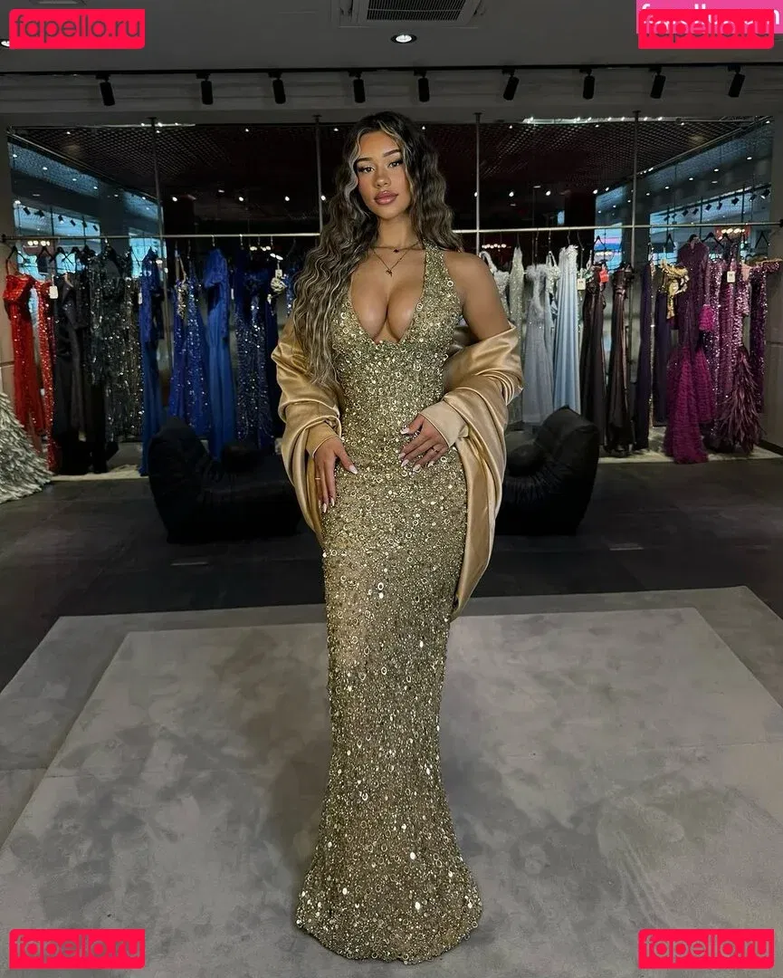 Almira Azemi Onlyfans Photo Gallery 