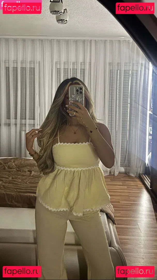 Almira Azemi Onlyfans Photo Gallery 