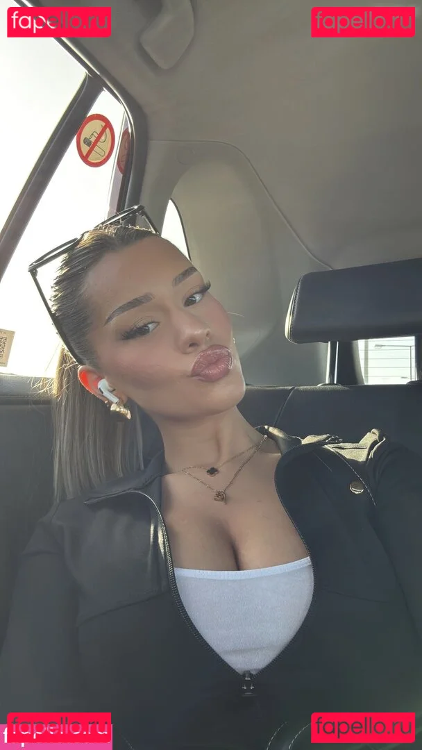 Almira Azemi Onlyfans Photo Gallery 