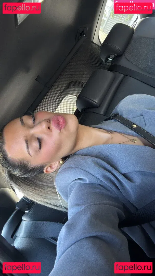 Almira Azemi Onlyfans Photo Gallery 