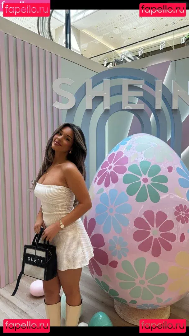 Almira Azemi Onlyfans Photo Gallery 