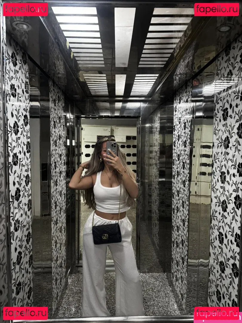 Almira Azemi Onlyfans Photo Gallery 