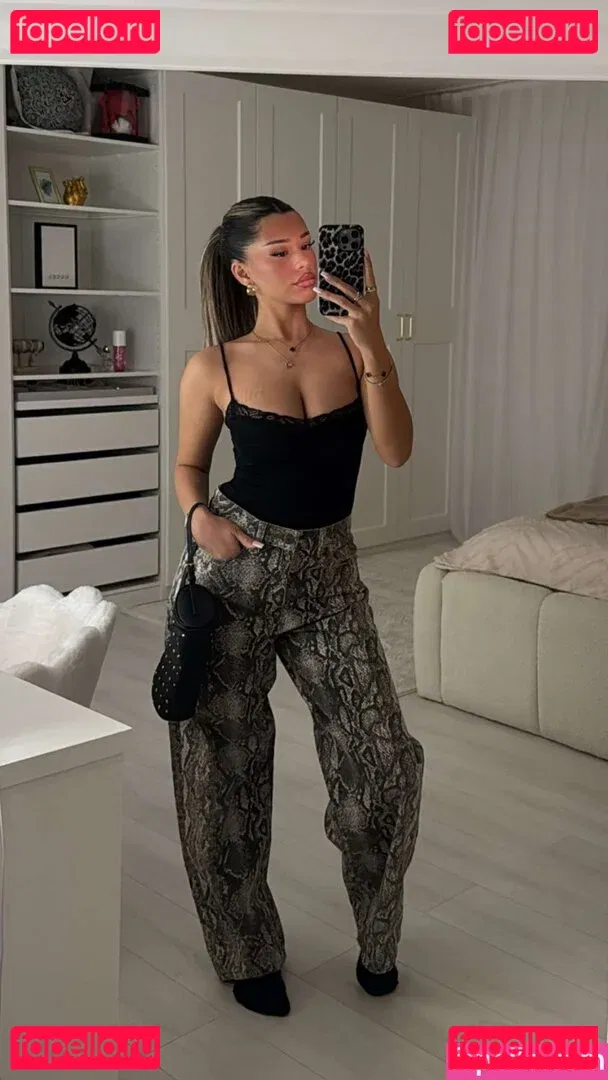 Almira Azemi Onlyfans Photo Gallery 