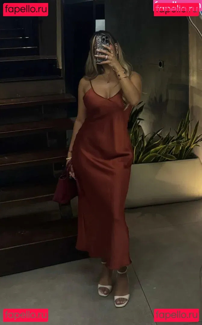 Almira Azemi Onlyfans Photo Gallery 