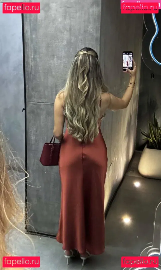 Almira Azemi Onlyfans Photo Gallery 