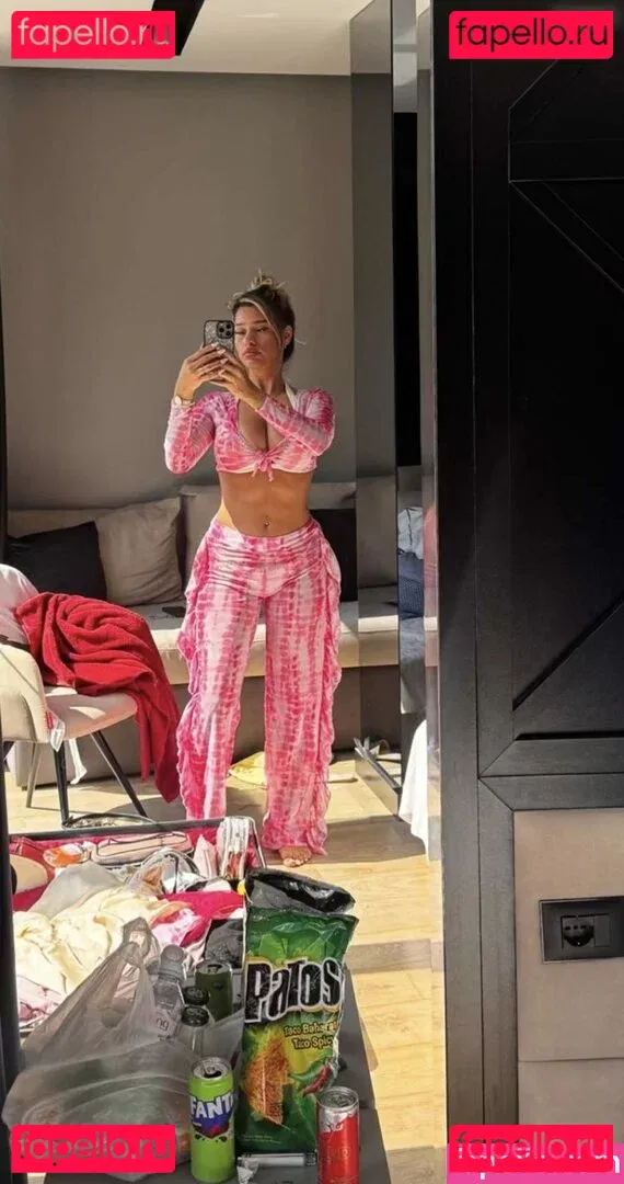 Almira Azemi Onlyfans Photo Gallery 