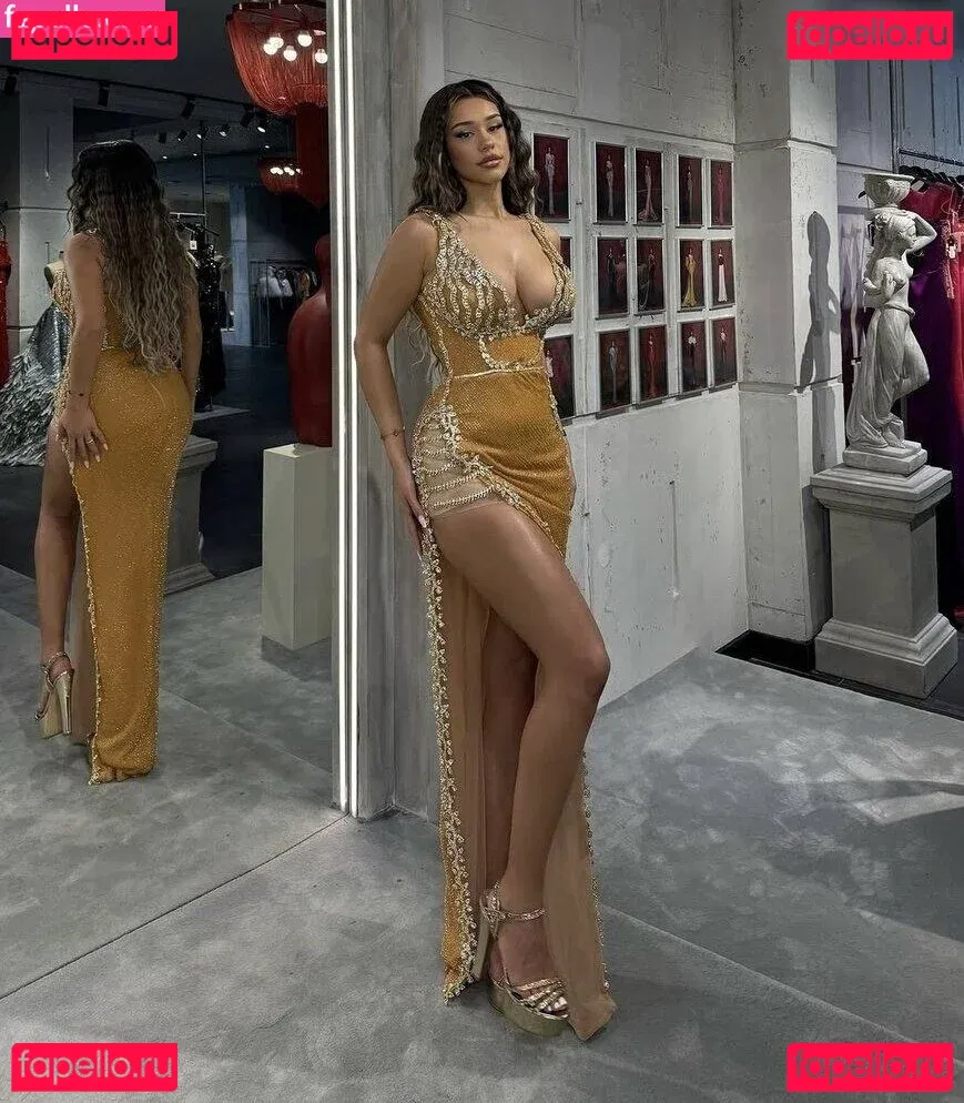 Almira Azemi Onlyfans Photo Gallery 