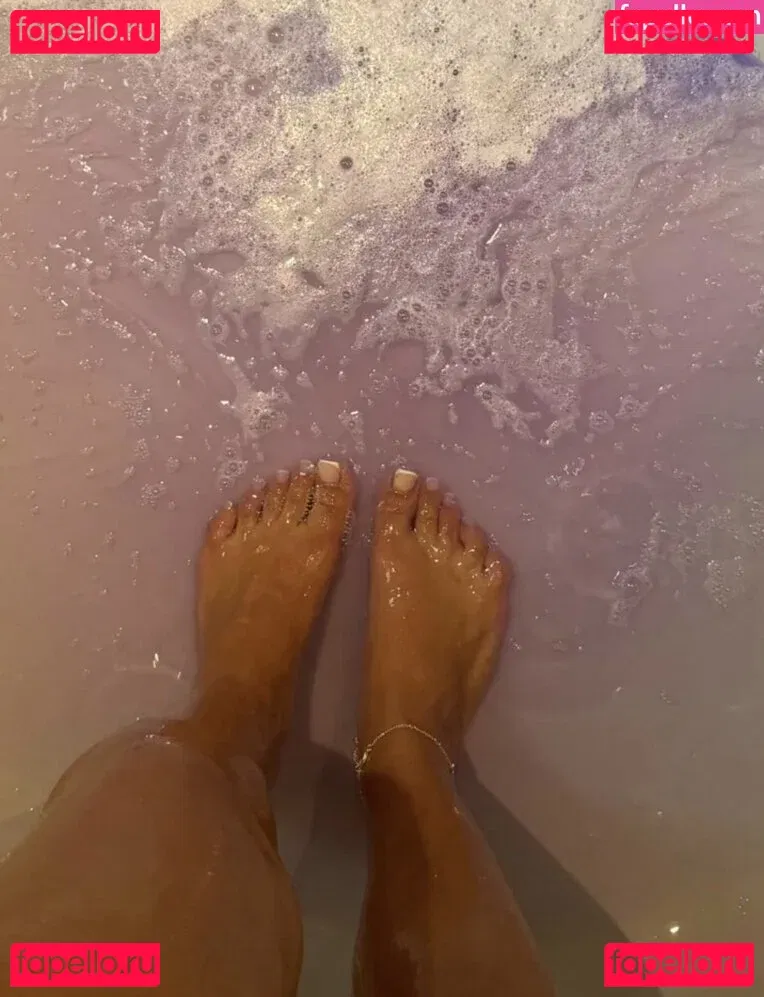 Almira Azemi Onlyfans Photo Gallery 