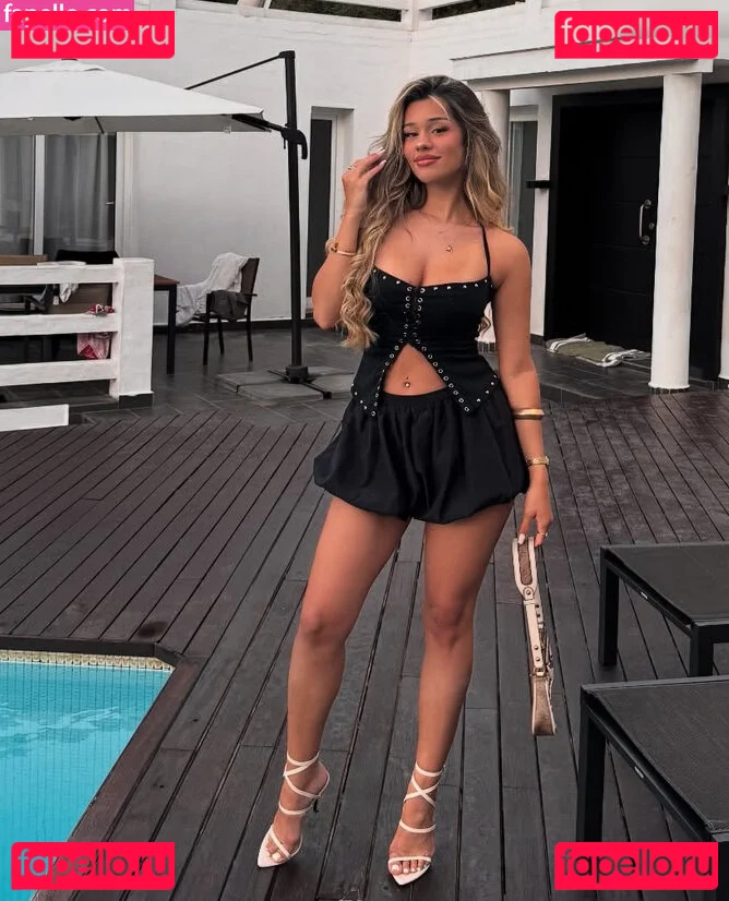 Almira Azemi Onlyfans Photo Gallery 