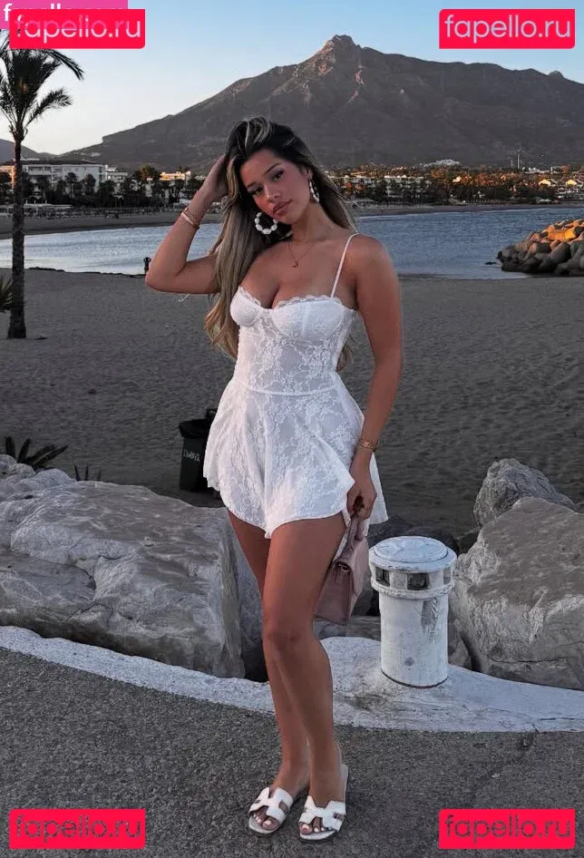 Almira Azemi Onlyfans Photo Gallery 