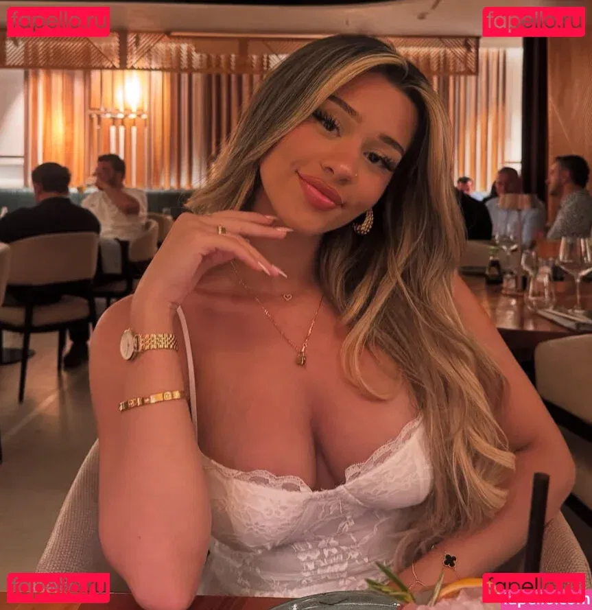 Almira Azemi Onlyfans Photo Gallery 