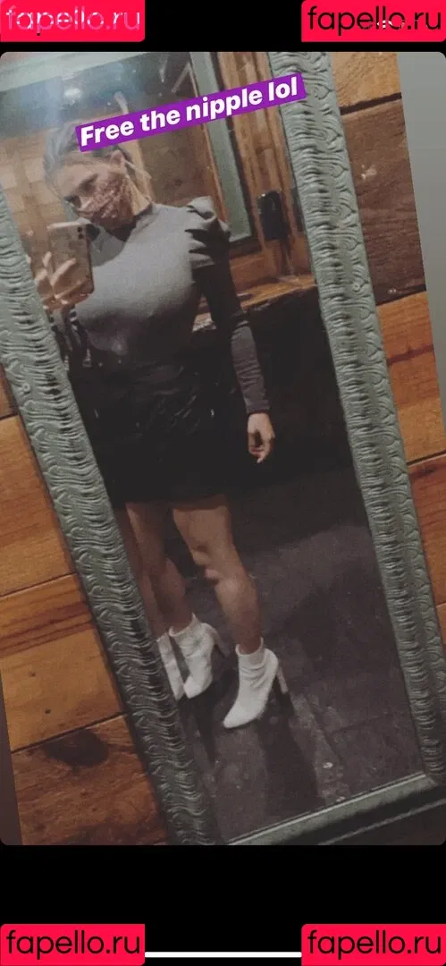 Sara Civian Onlyfans Photo Gallery 