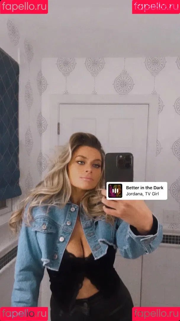 Sara Civian Onlyfans Photo Gallery 