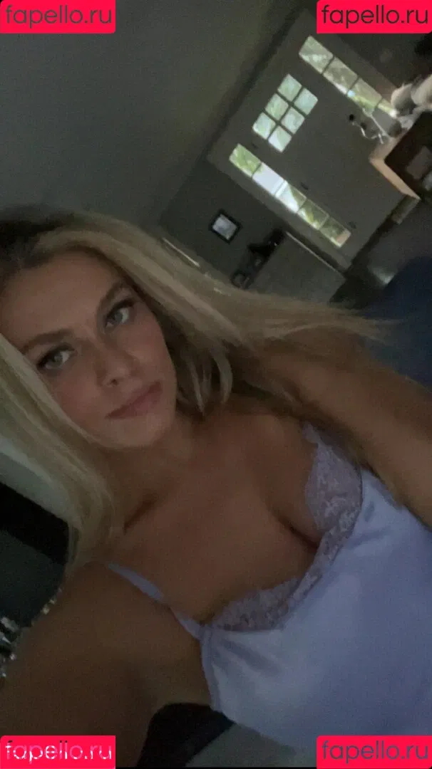 Sara Civian Onlyfans Photo Gallery 