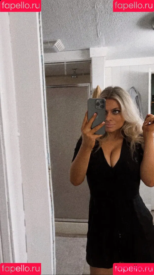 Sara Civian Onlyfans Photo Gallery 