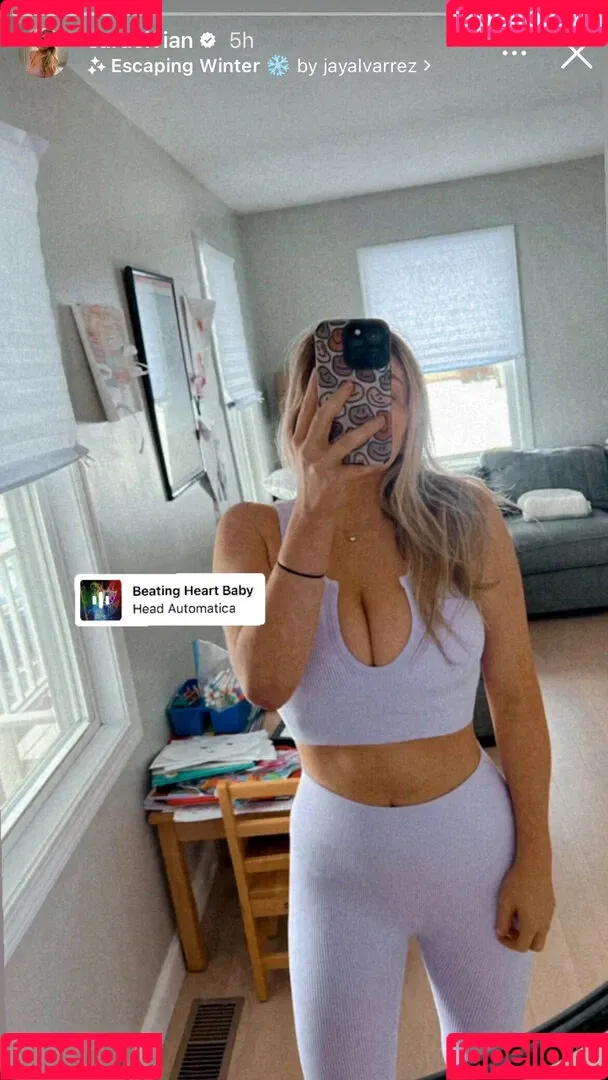 Sara Civian Onlyfans Photo Gallery 