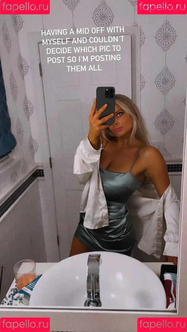 Sara Civian Onlyfans Photo Gallery 
