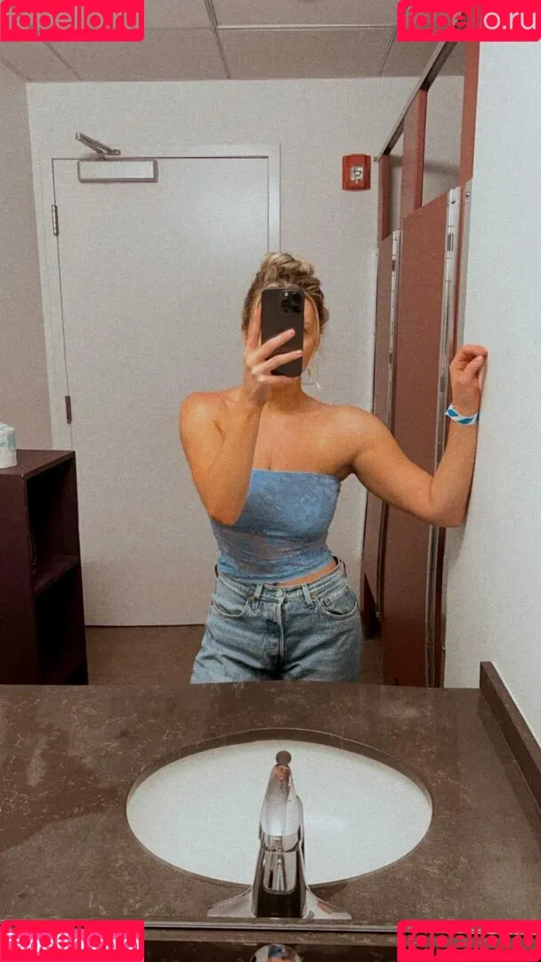 Sara Civian Onlyfans Photo Gallery 