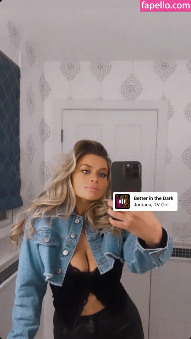 Sara Civian Onlyfans Photo Gallery 