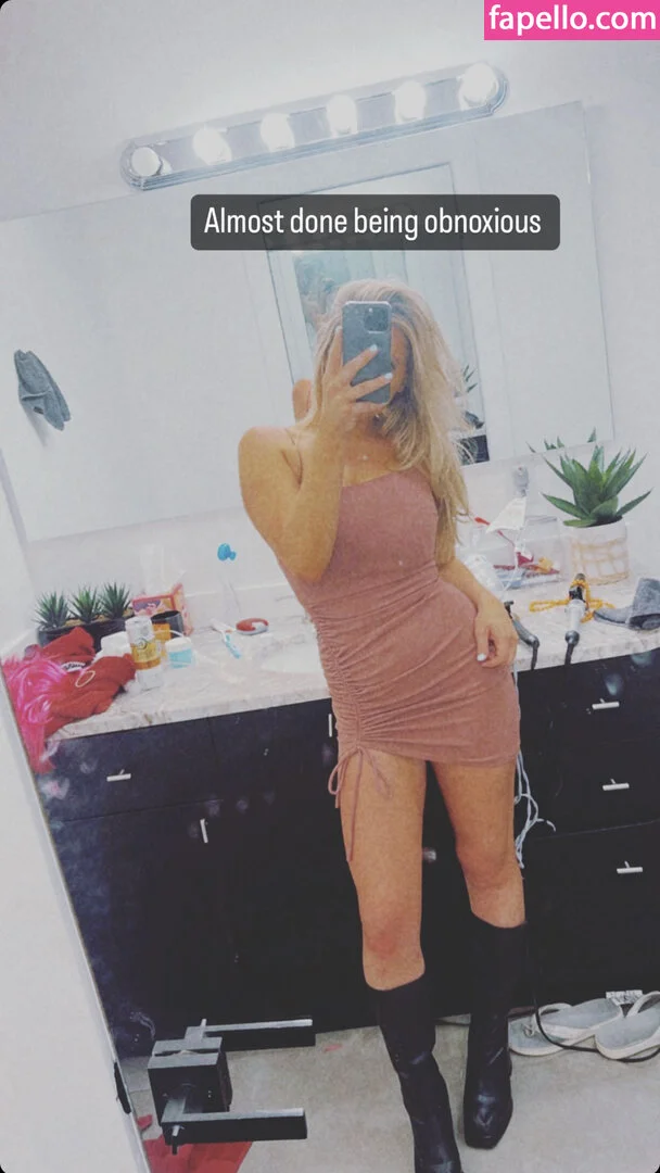 Sara Civian Onlyfans Photo Gallery 