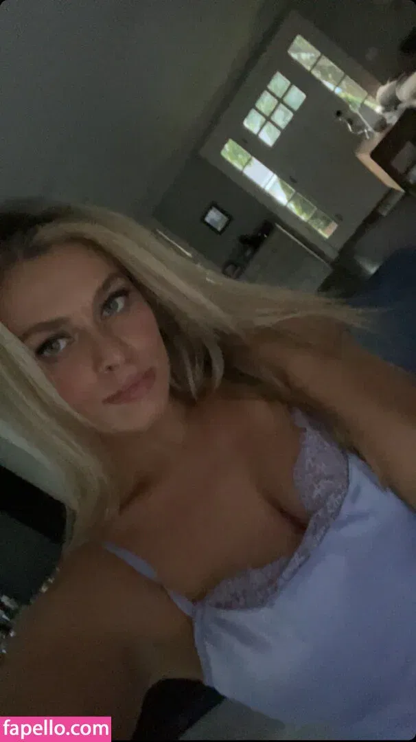 Sara Civian Onlyfans Photo Gallery 