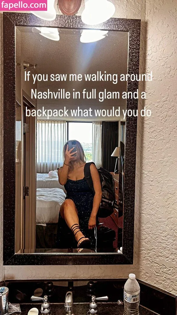 Sara Civian Onlyfans Photo Gallery 