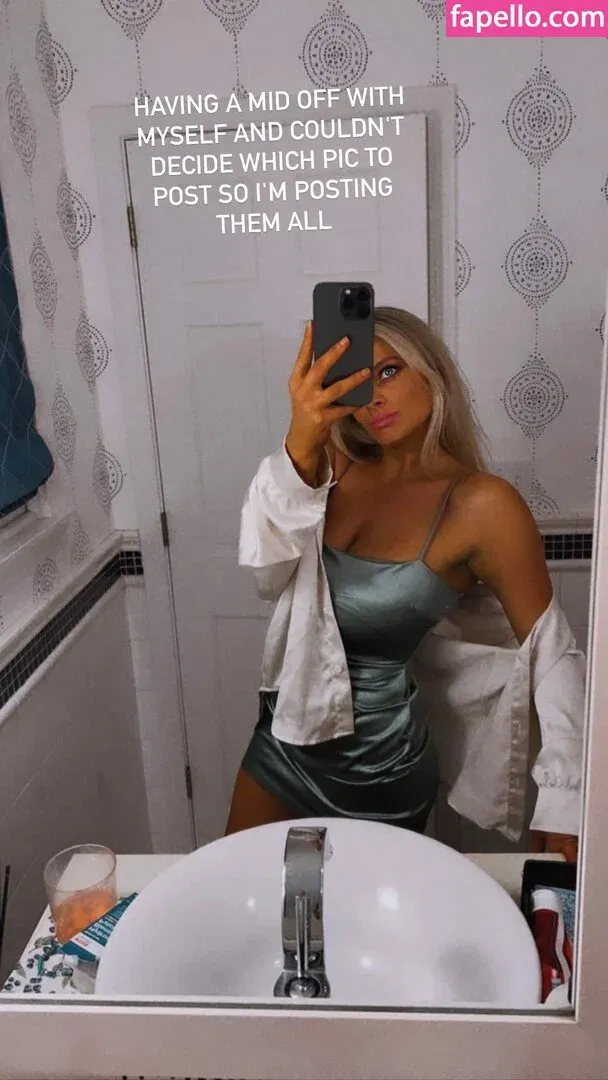 Sara Civian Onlyfans Photo Gallery 