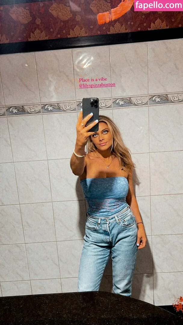 Sara Civian Onlyfans Photo Gallery 