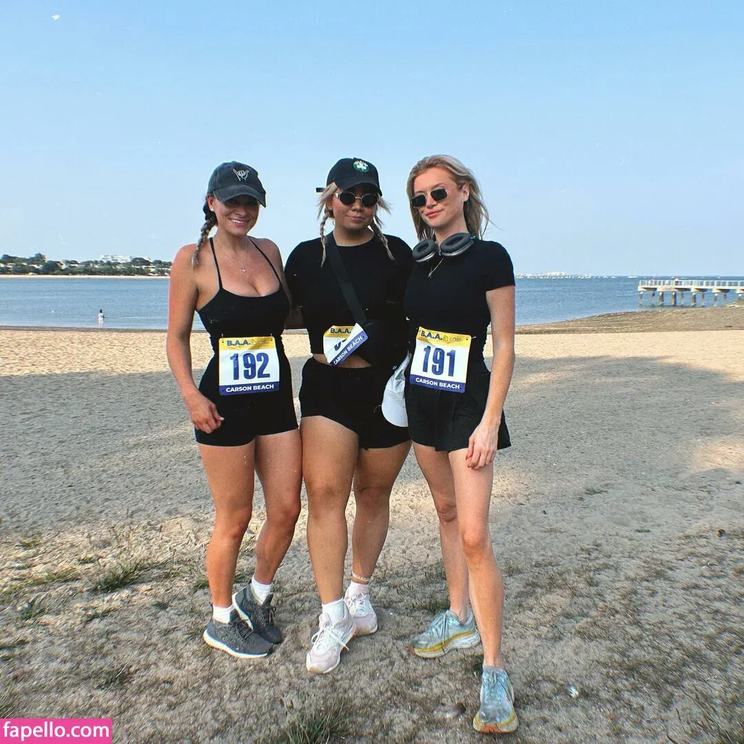 Sara Civian Onlyfans Photo Gallery 