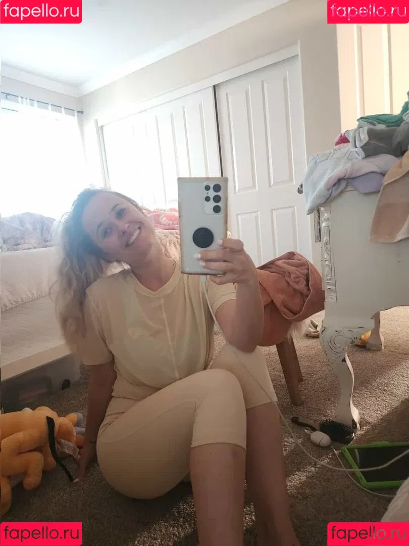 Mommy Noelle Onlyfans Photo Gallery 