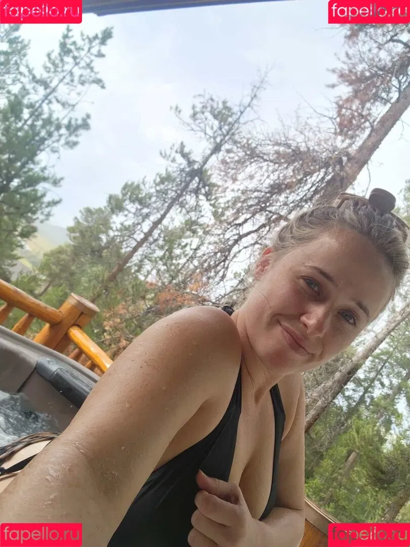 Mommy Noelle Onlyfans Photo Gallery 