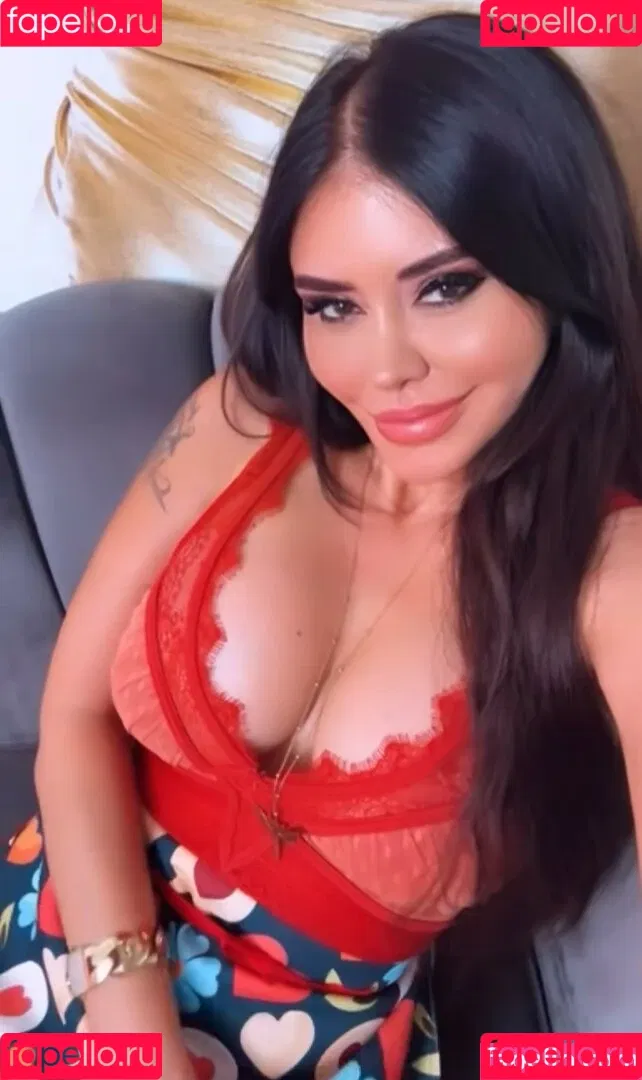 Ebru Polat Onlyfans Photo Gallery 