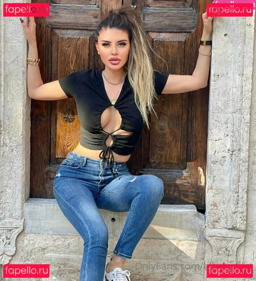 Ebru Polat Onlyfans Photo Gallery 