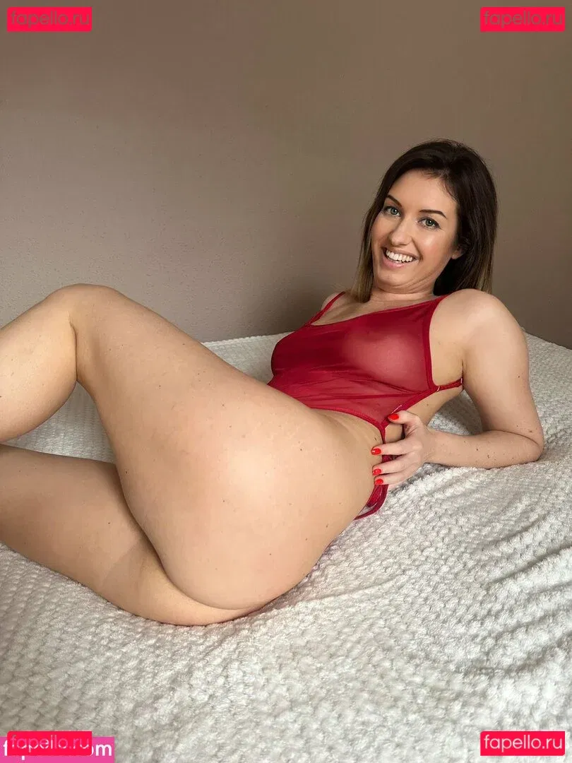 Linette Crown Onlyfans Photo Gallery 