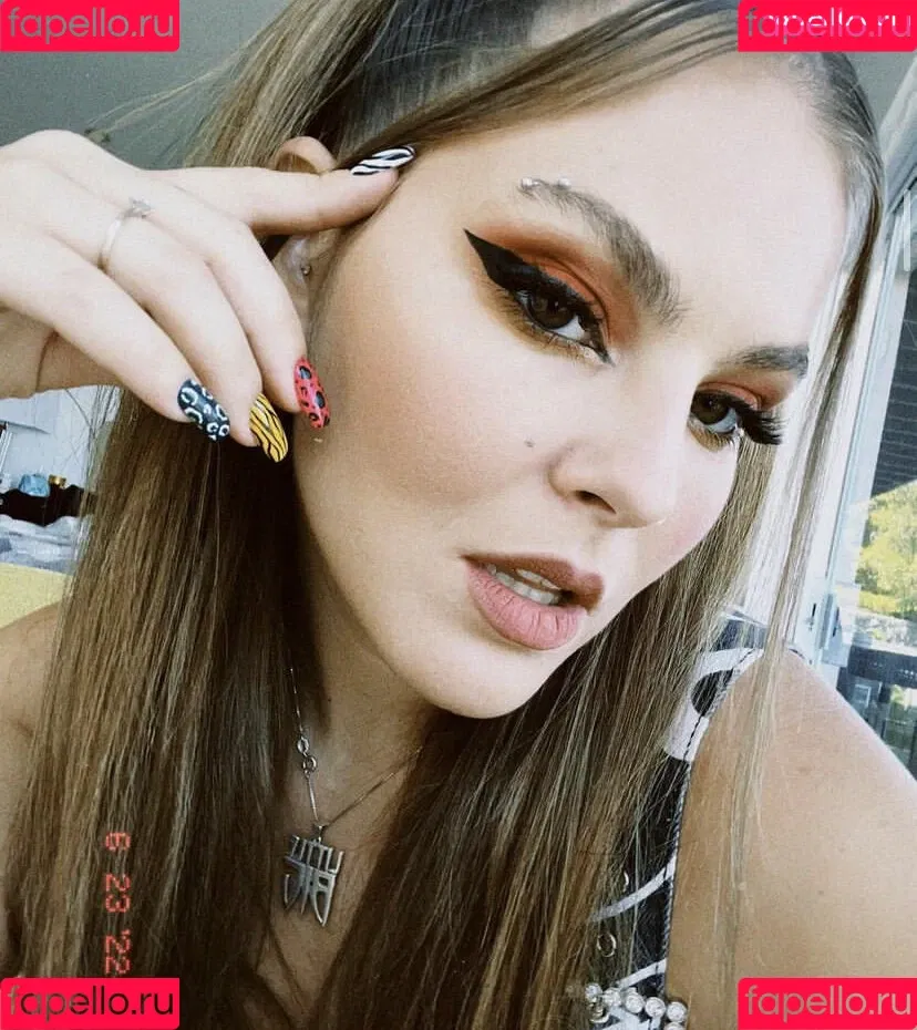 Sonya Tayurskaya Onlyfans Photo Gallery 