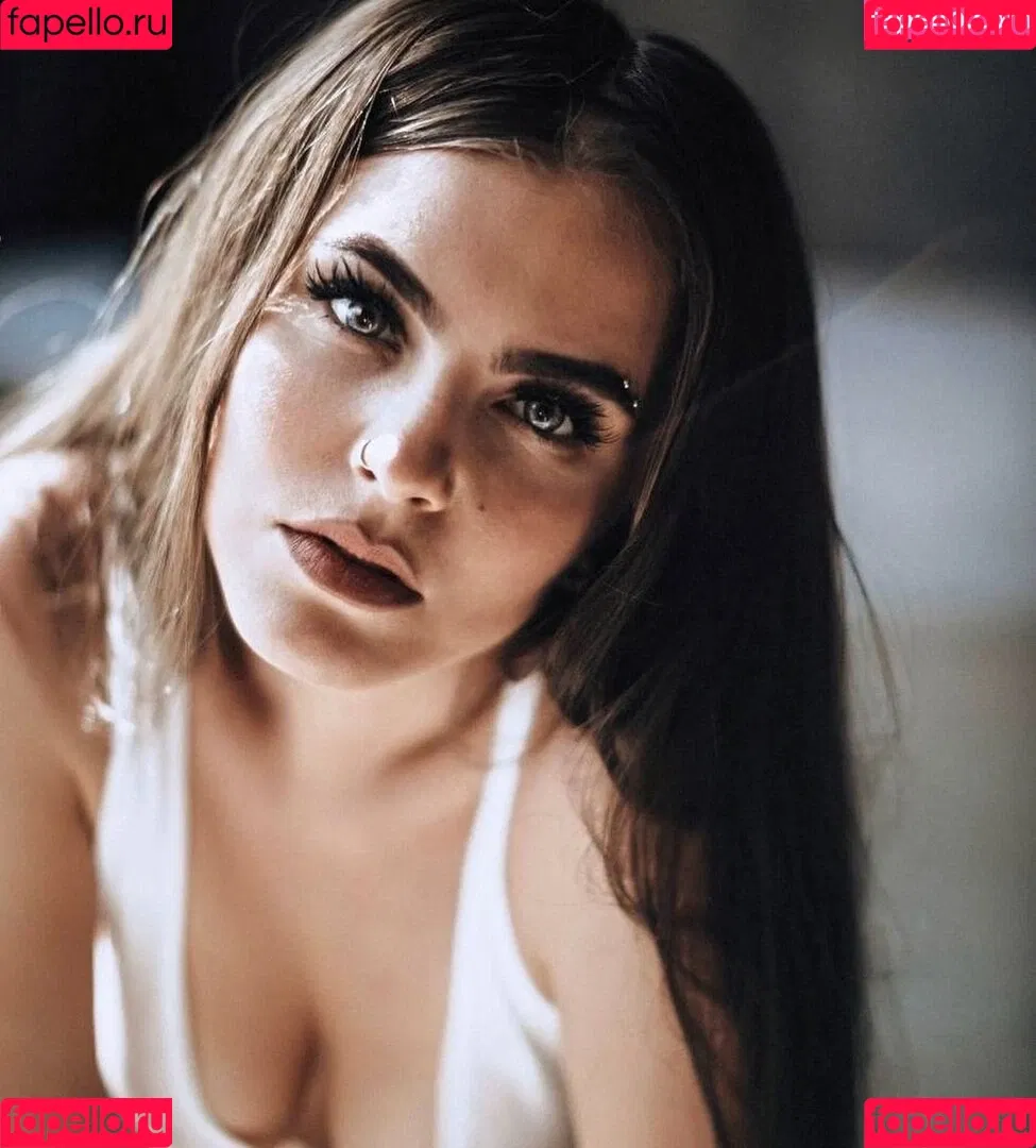 Sonya Tayurskaya Onlyfans Photo Gallery 