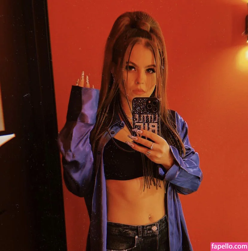 Sonya Tayurskaya Onlyfans Photo Gallery 